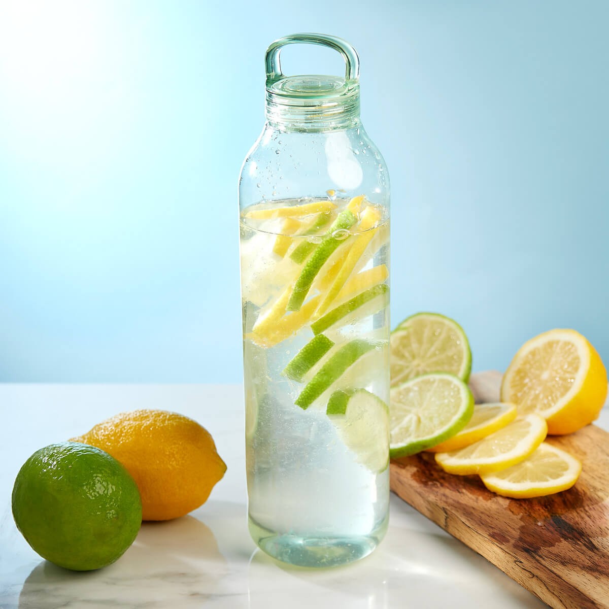 Botella de plástico para actividades al aire libre