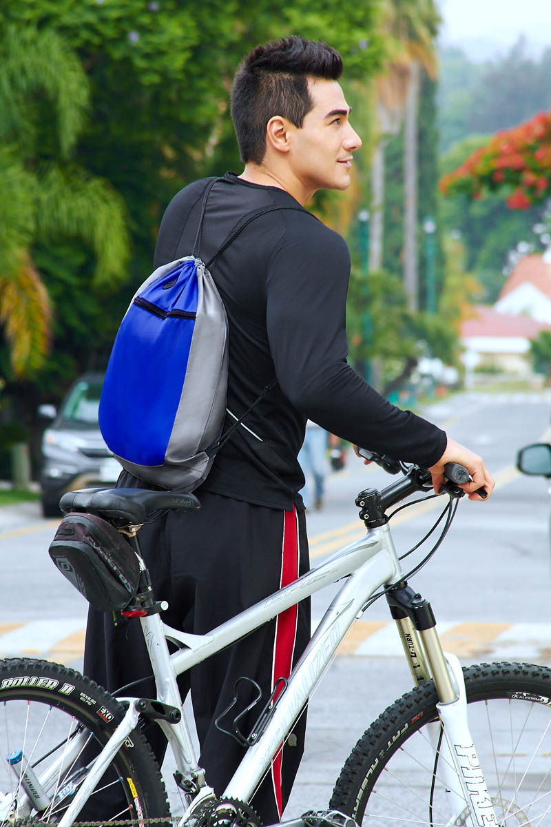 Mochila de cordón con salida para audífonos SUNET