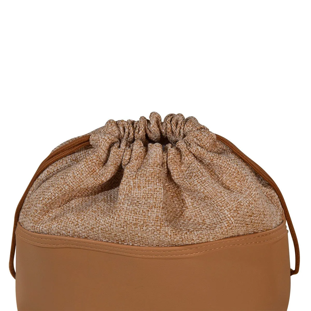 Bolsa de belleza con dos bolsillos organizadores interiores.