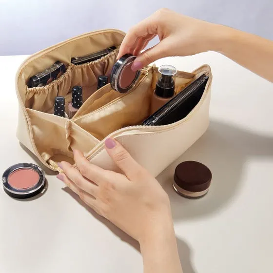 Cosmetiquera con organizadores internos.