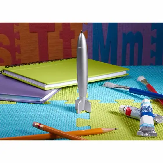Bolígrafo con amplia superficie para impresión publicitaria.