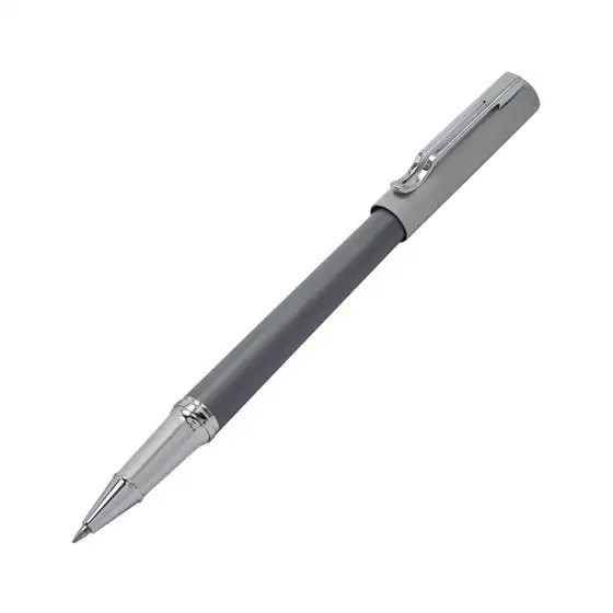 Pluma metálica con grabado láser.