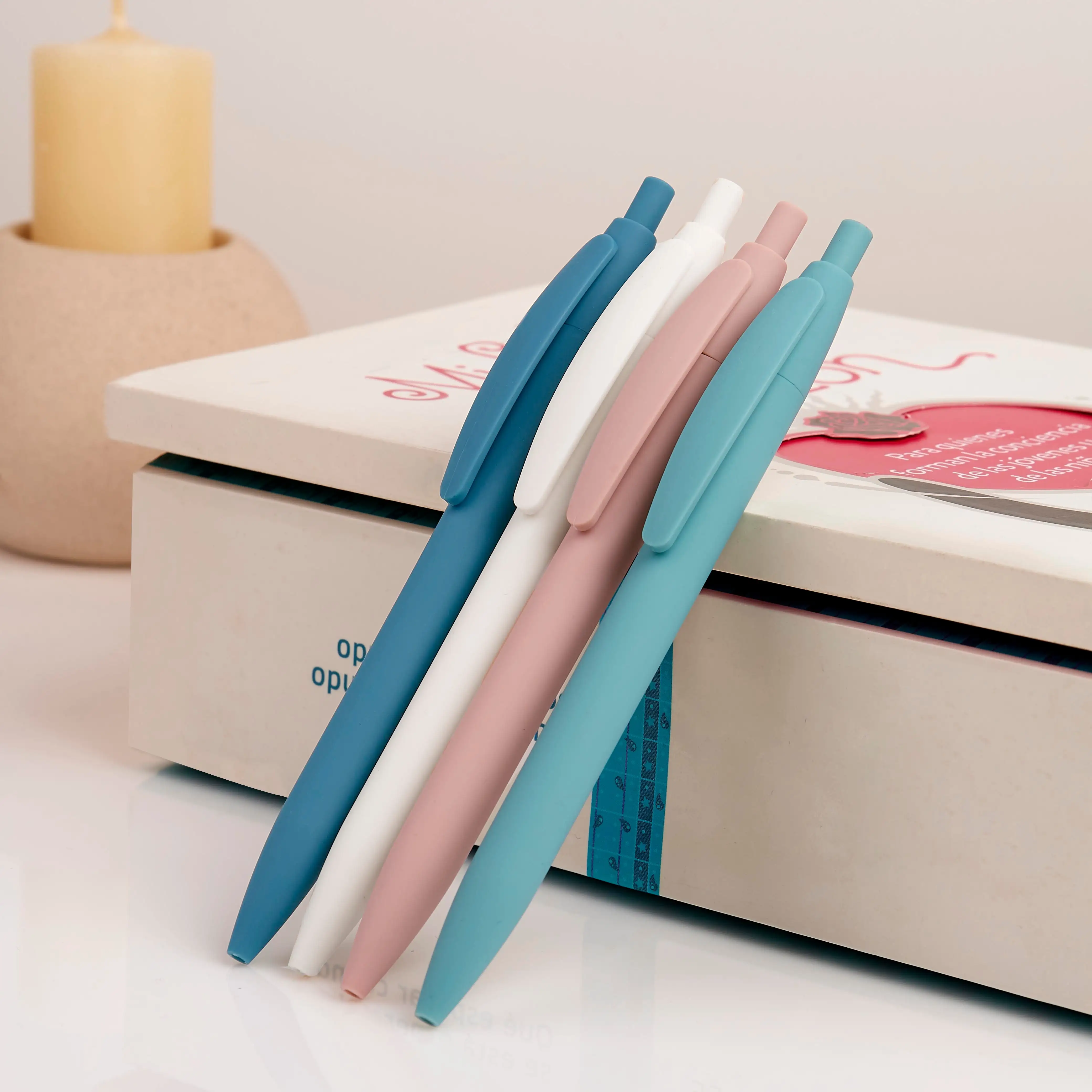 Instrumento de escritura soft touch para oficinas.