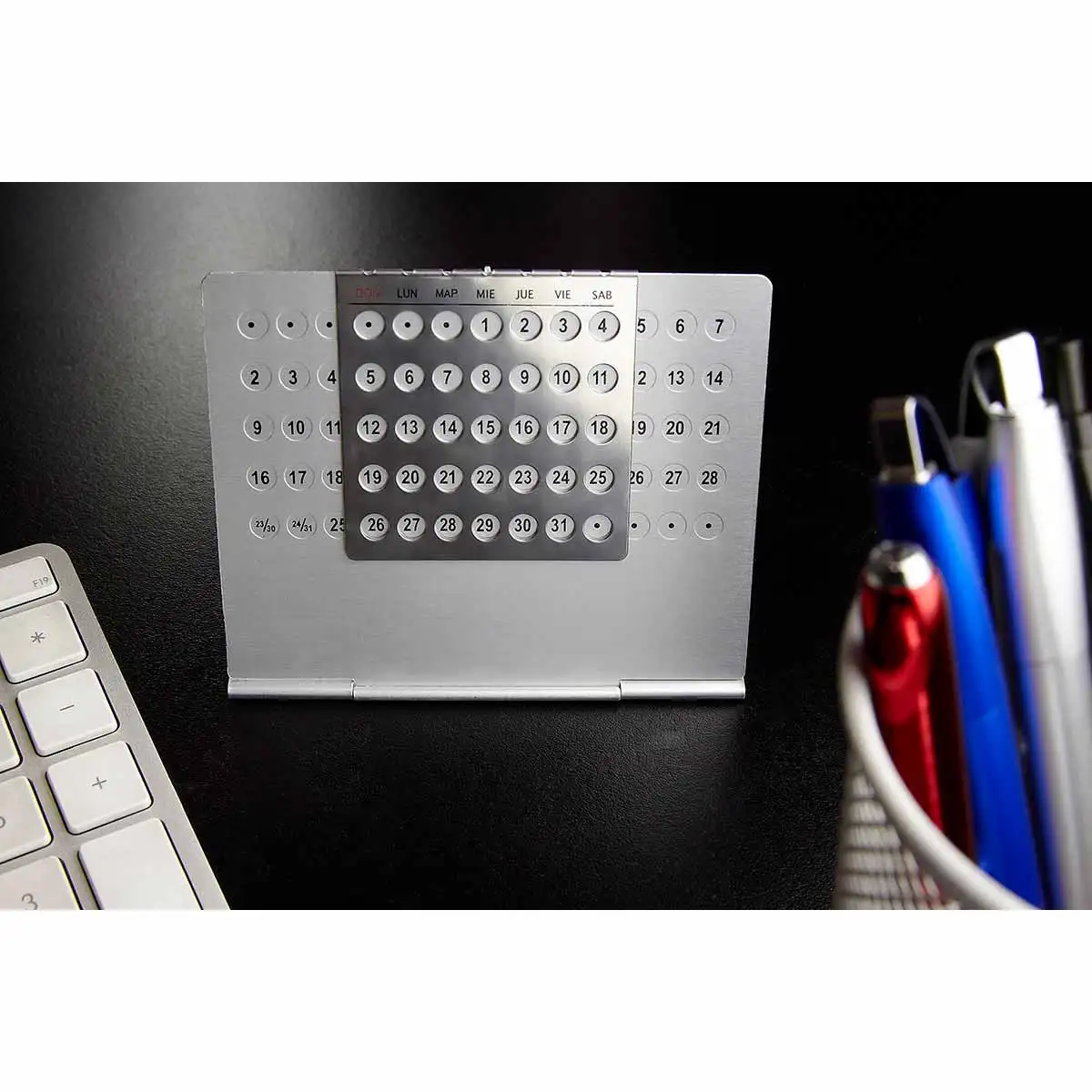 Calendario perpetuo de aluminio personalizado.