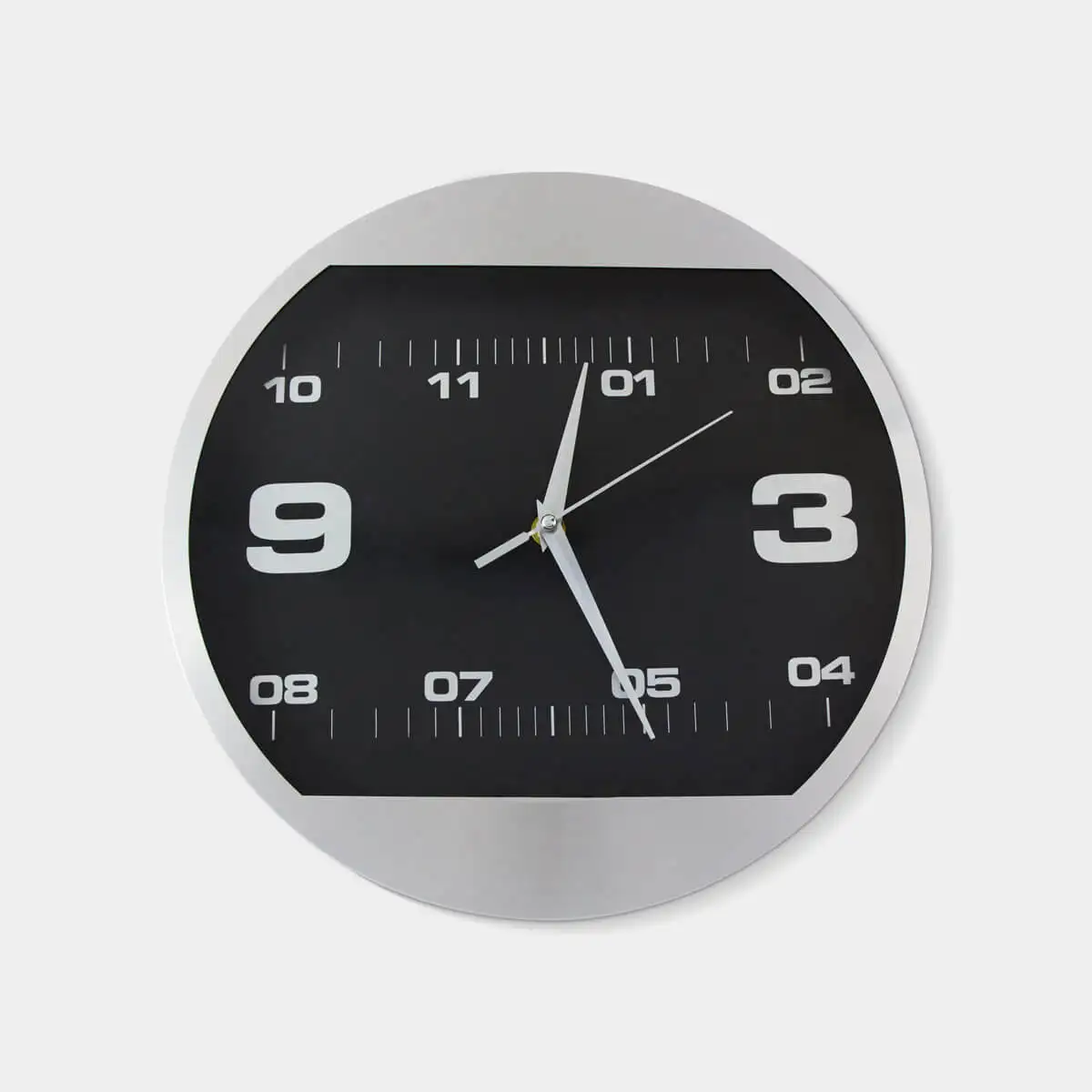 Reloj de pared para empresas con grabado láser.