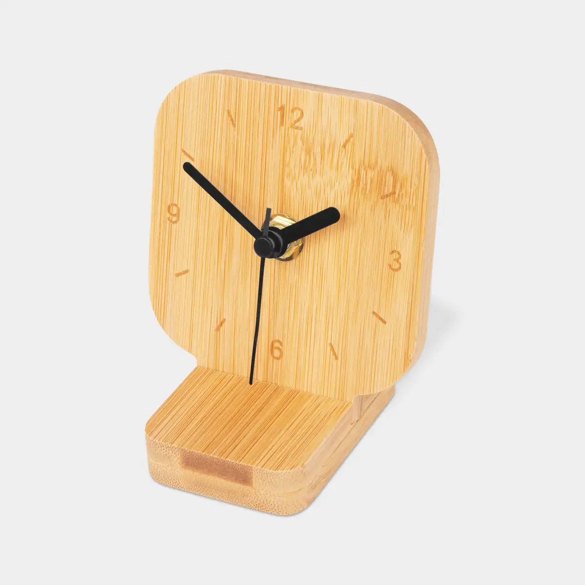 Reloj TEMPS de bambú para espacios de trabajo.