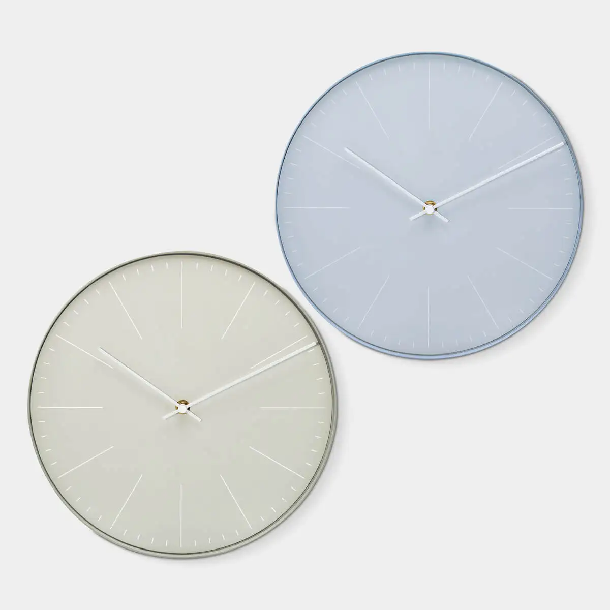 Reloj REDI para oficinas con estilo minimalista.
