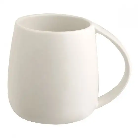 Taza de porcelana de 13 oz con acabado mate.