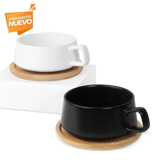 Taza de cerámica personalizada con base de bambú.