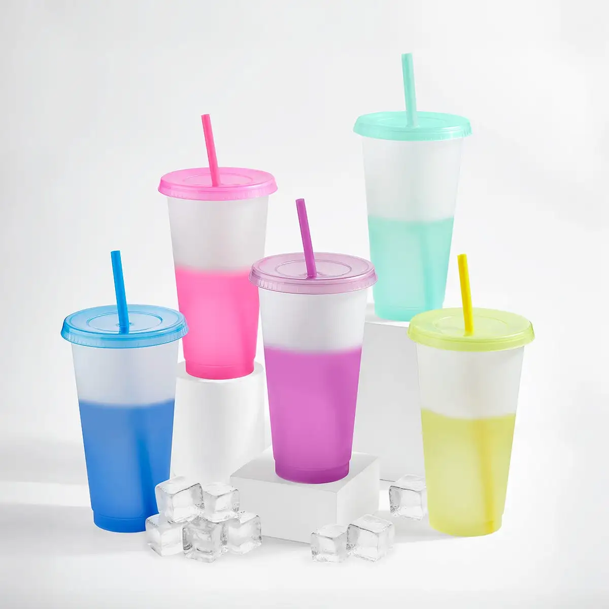 Vaso BLUR que cambia de color con bebidas frías.