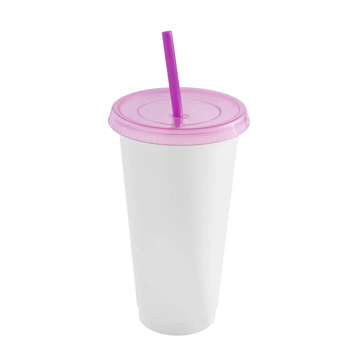 Vaso que cambia de tono al agregar una bebida fría.
